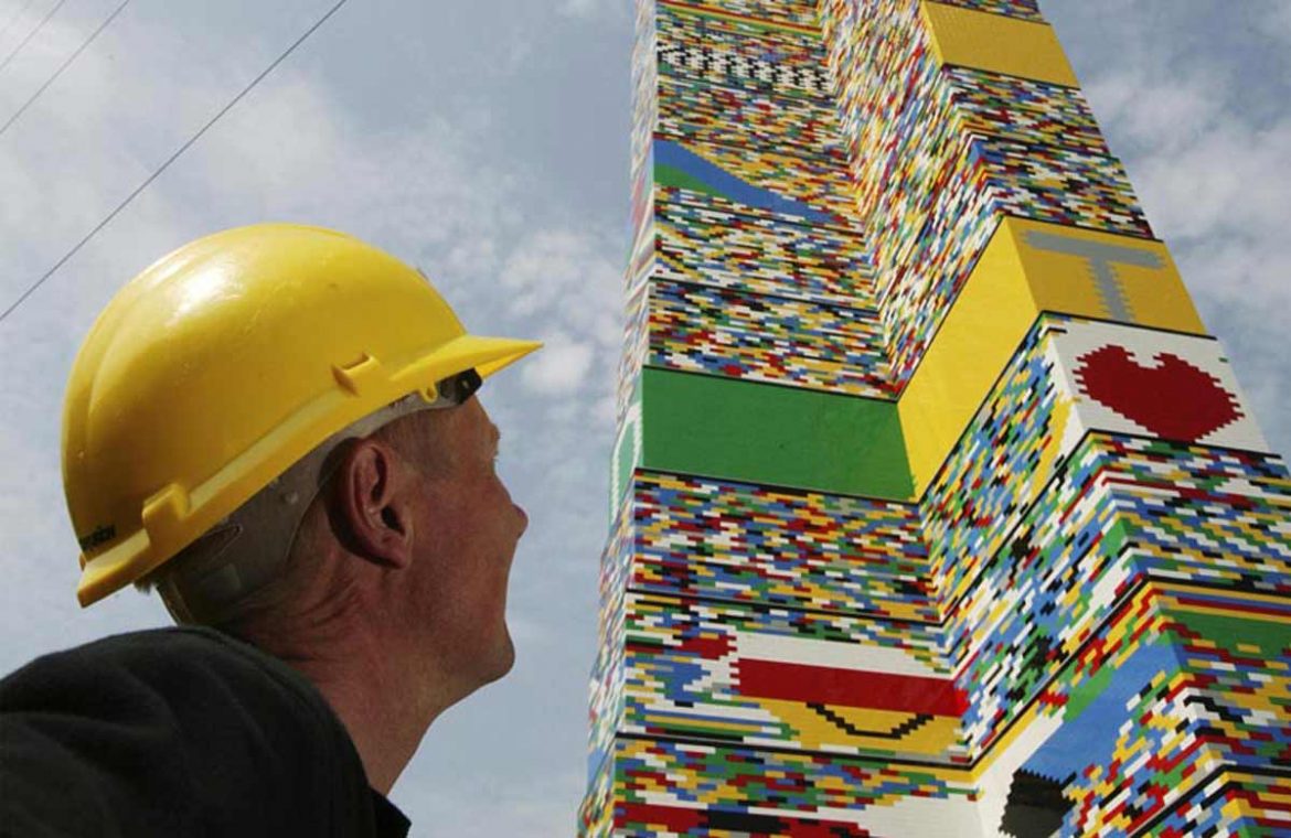 Im Legoland Billund in Jütland wird der höchste Legoturm der Welt gebaut.