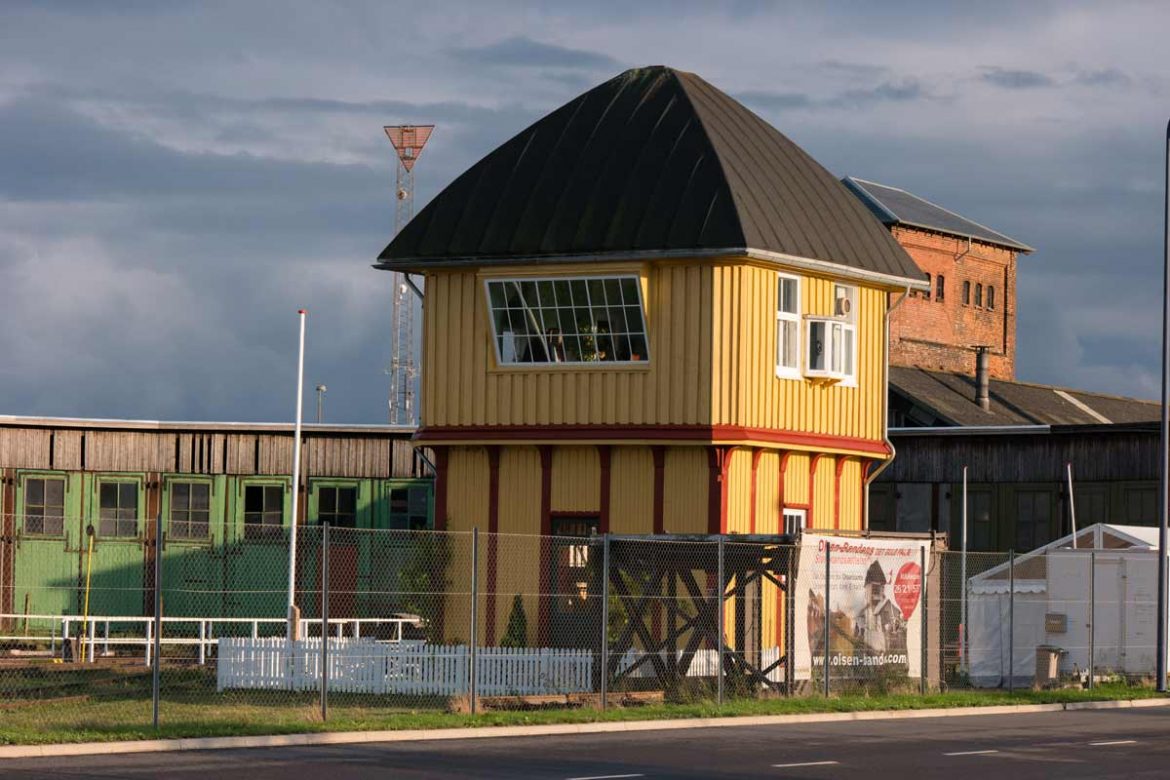 In Gedser auf der Insel Falster in Dänemark steht ein alter Stellwerkturm aus einem Film mit der Olsenbande.