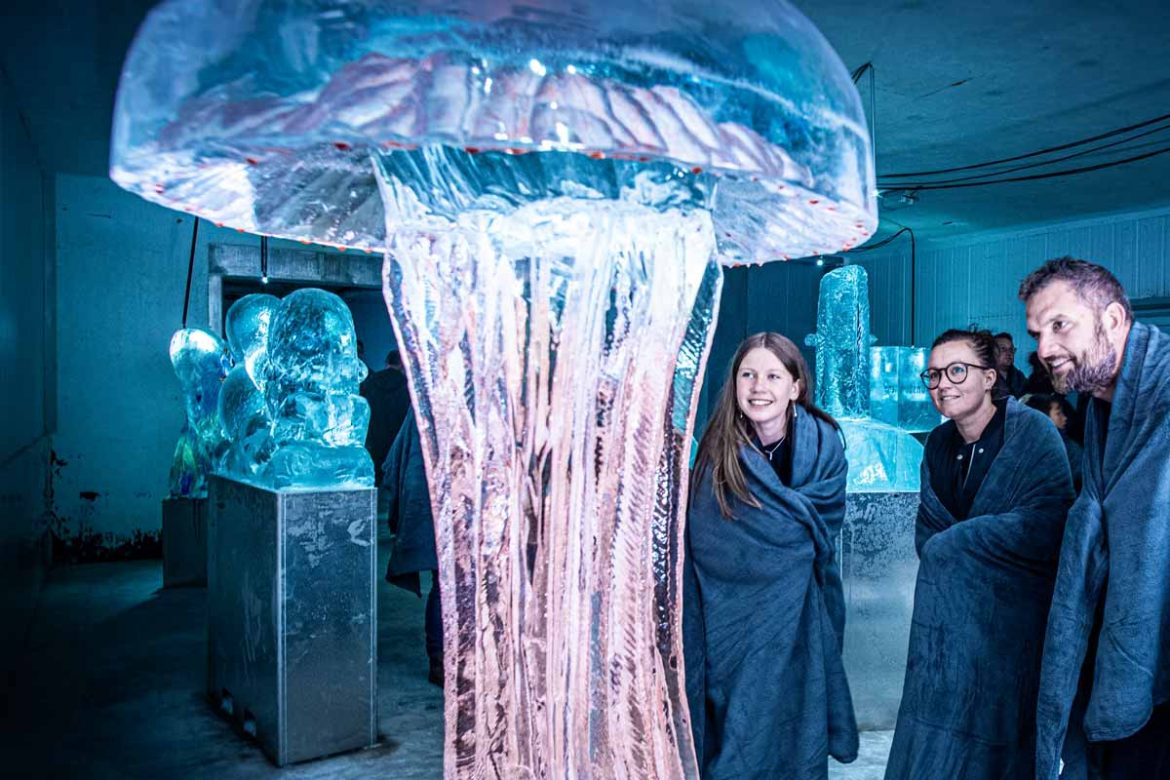 Ausstellung mit Eisskulpturen an der dänischen Westküste