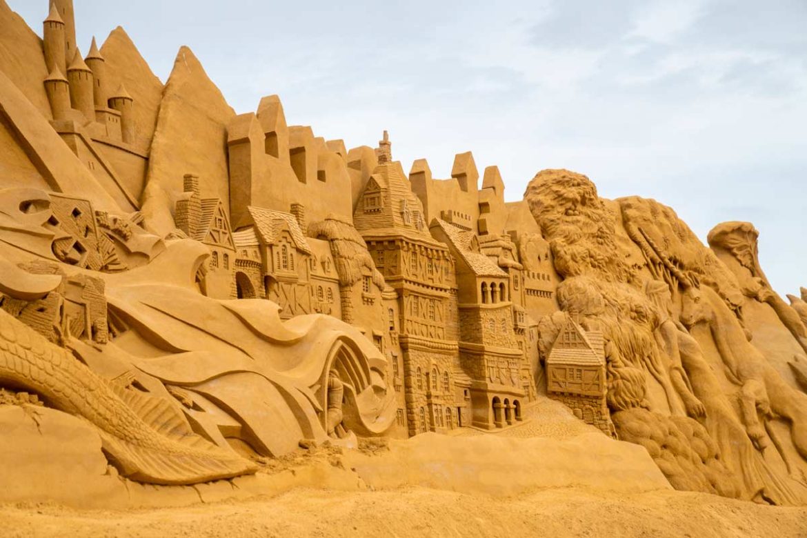 Sandskulpturenfestival in Søndervig mit Mittelalter als Thema